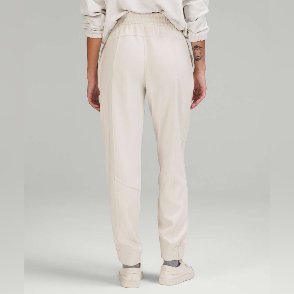 EUC Lululemon Softstreme Joggers White Opal Size 8 - Picture 2 of 3